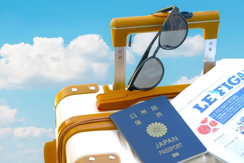 旅行用の荷物とパスポート